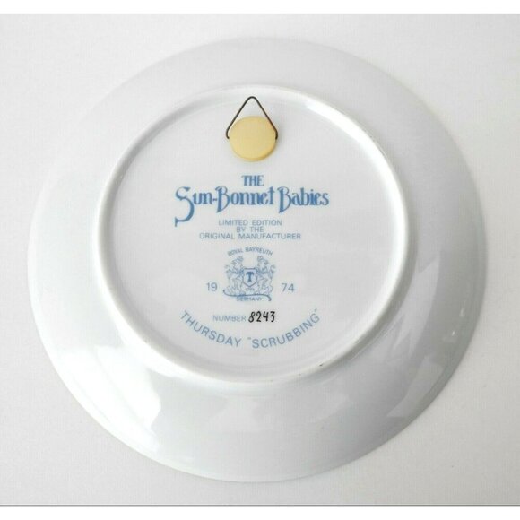 Royal Bayreuth Germany 1974 Sun-Bonnet Babies Tuesday "Ironing" Collector Plate - Picture 3 of 3